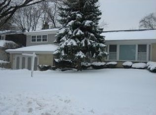 918 Sutton Dr, Northbrook, IL 60062