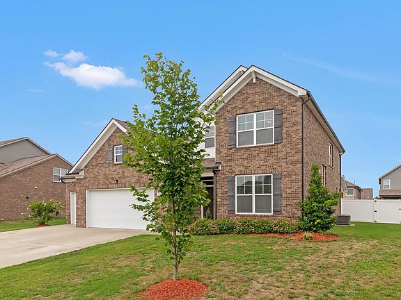 3rd image of 805 Clematis Dr