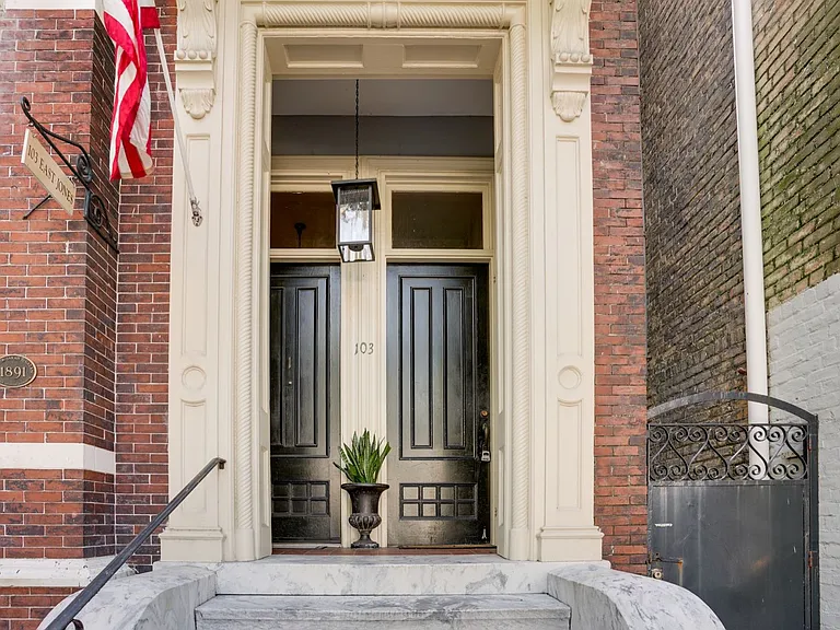 103 E Jones St #1 — Photo 2