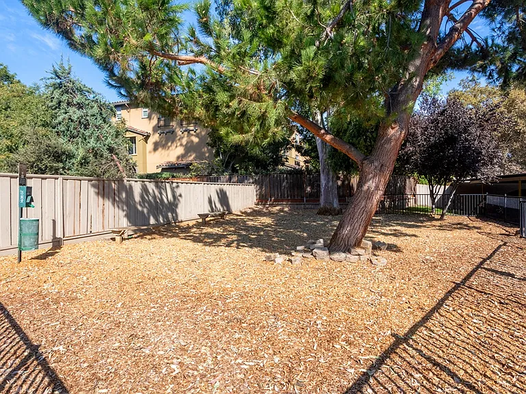 Almaden Terrace — Photo 16