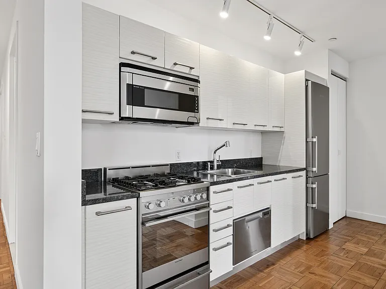 20 Exchange Pl — Photo 36