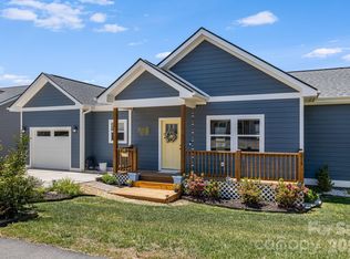 215 Oak Meadow Ln, Asheville, NC 28804