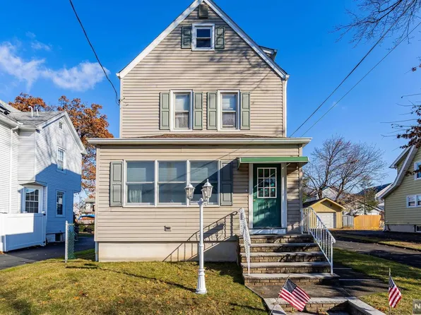 84 Terrace Ave, Rochelle Park, NJ 07662