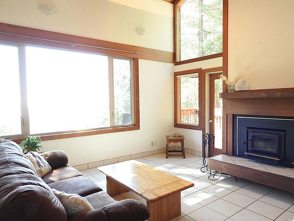 2nd image of 43501 Hillcrest Dr