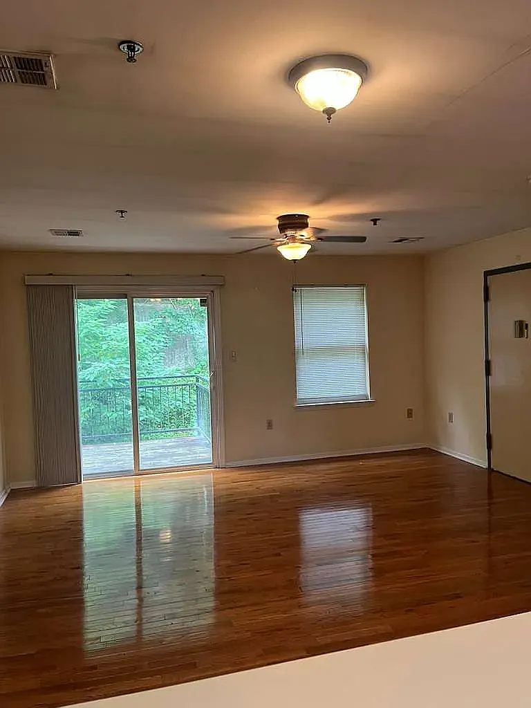 2 bed, 999 sqft, $1,500 — Photo 3
