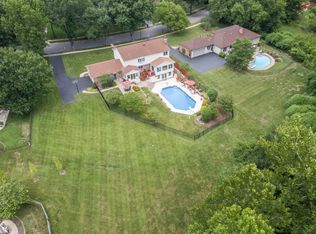 13428 Featherstone Dr, Saint Louis, MO 63131