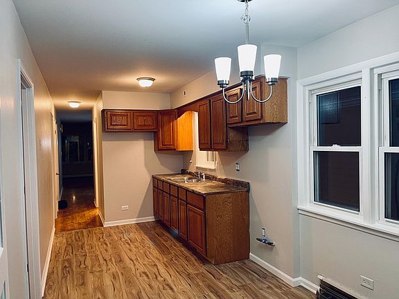4th image of 936 Thomas Ave #2