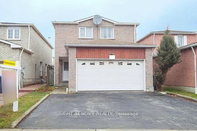 56 Stanwell Dr #LOWER — Photo 1