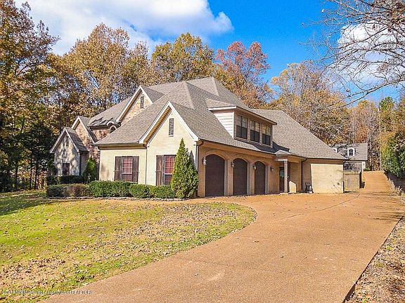 2nd image of 2582 Oak Woods Dr E