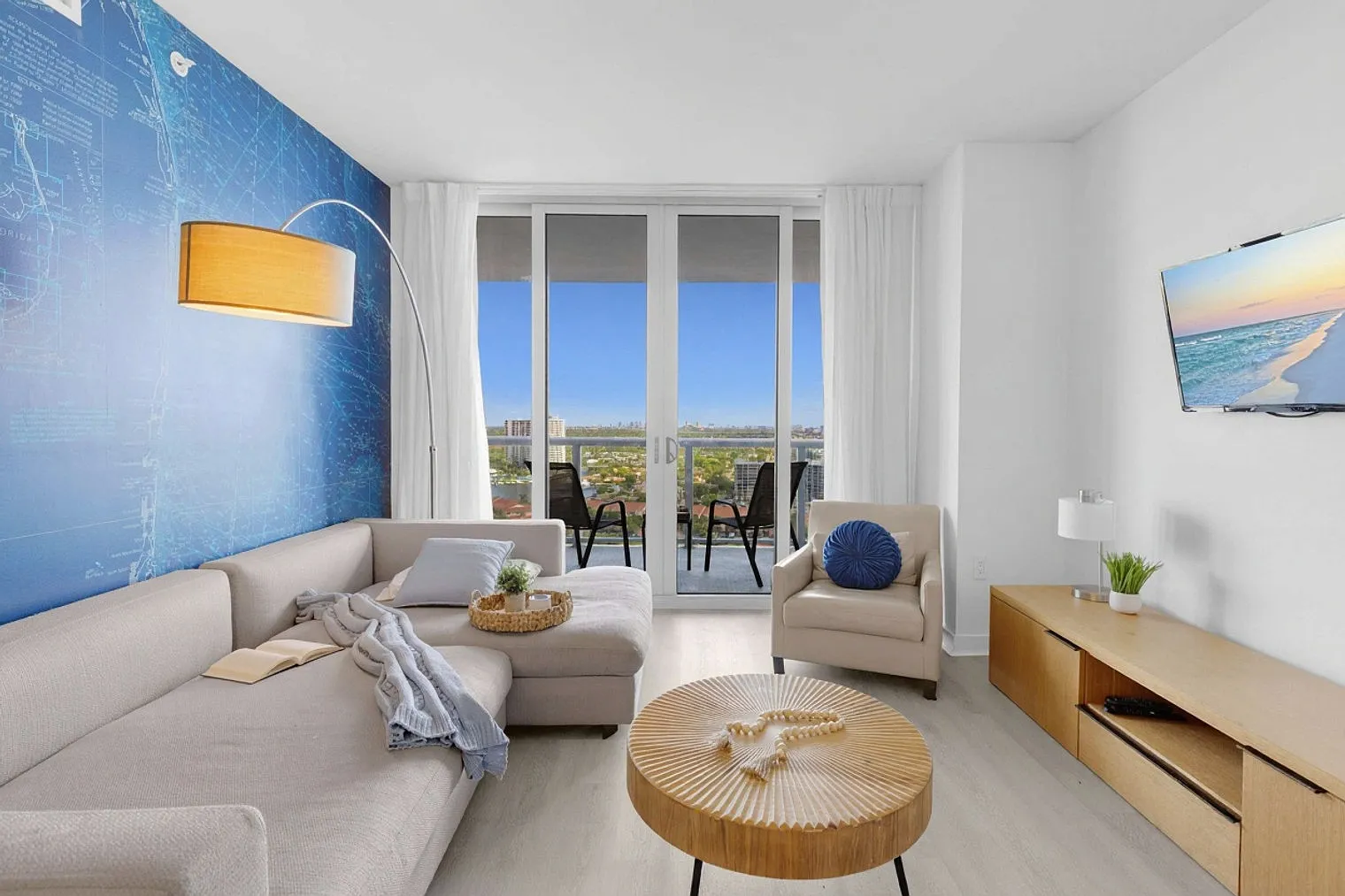 2 bed, 2.0 bath, 990 sqft, $8,058 — Photo 1