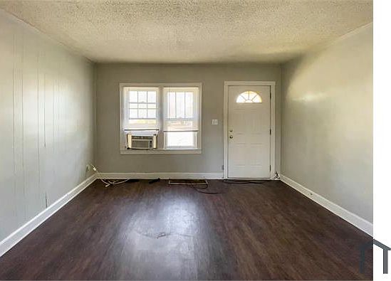 5th image of 723 N Reserve St #723DOWN