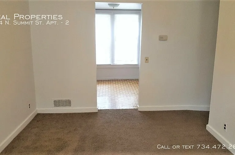 214 N Summit St #2 — Photo 2