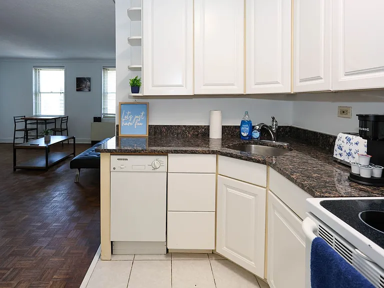 300 Peachtree St NE #23C — Photo 6