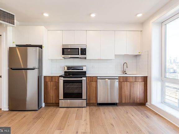 4th image of 1416-22 Frankford Ave #406