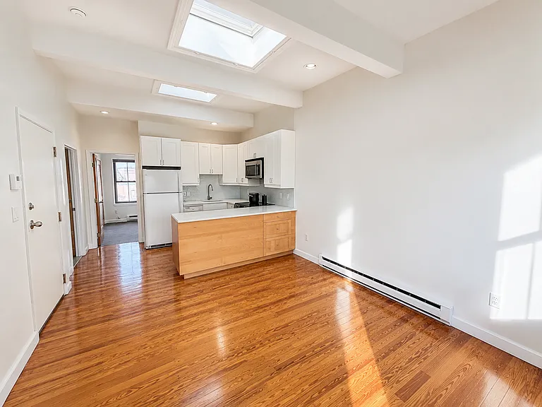 38 Williams St #D — Photo 4