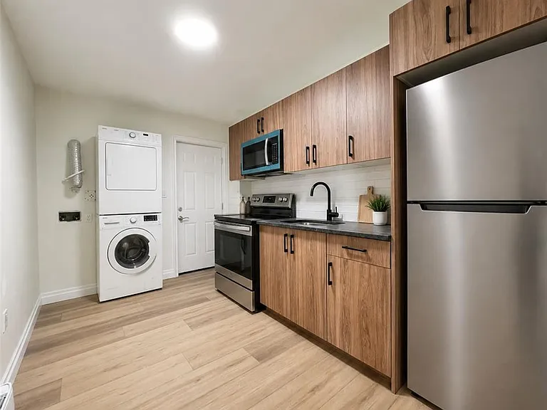 706 Marentette Ave #2 — Photo 4