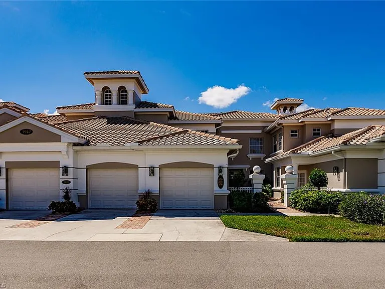 3940 Deer Crossing Ct #4-203 — Photo 4