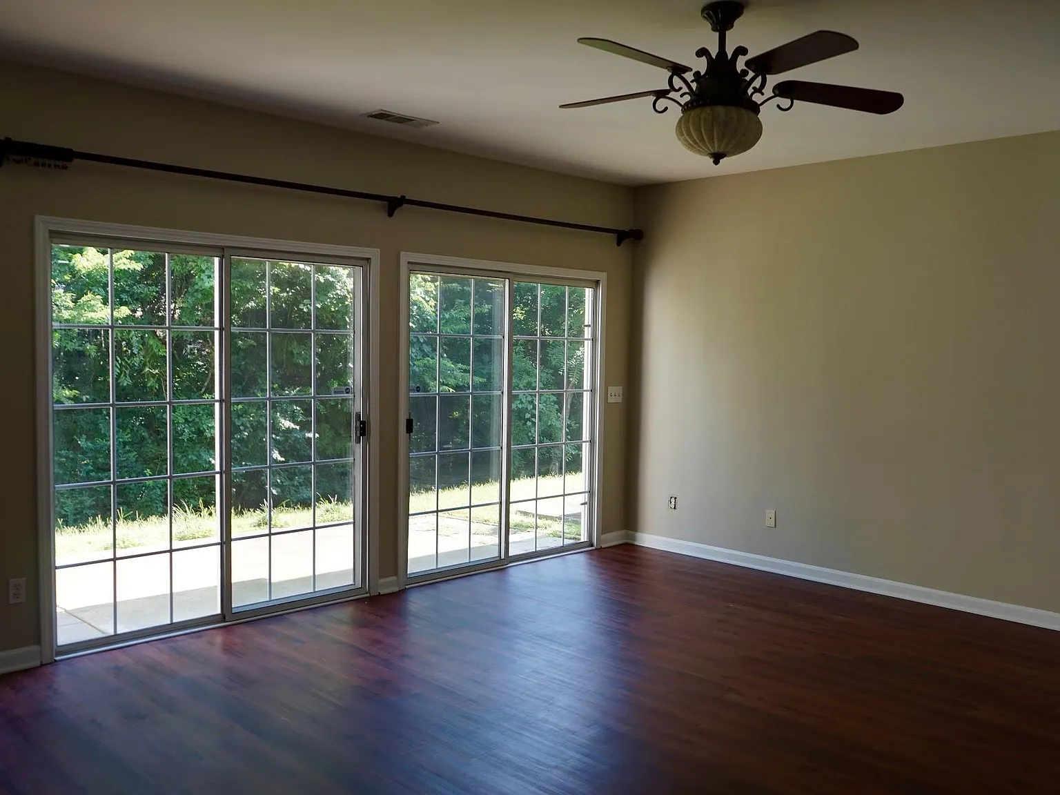 3 bed, 2.5 bath, 1470 sqft, $2,295 — Photo 4