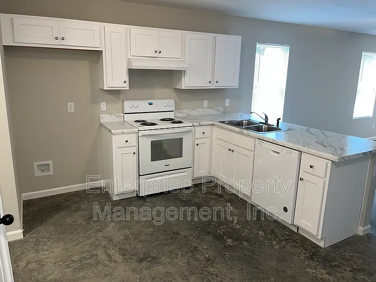 2645 Mirror Ave — Photo 7
