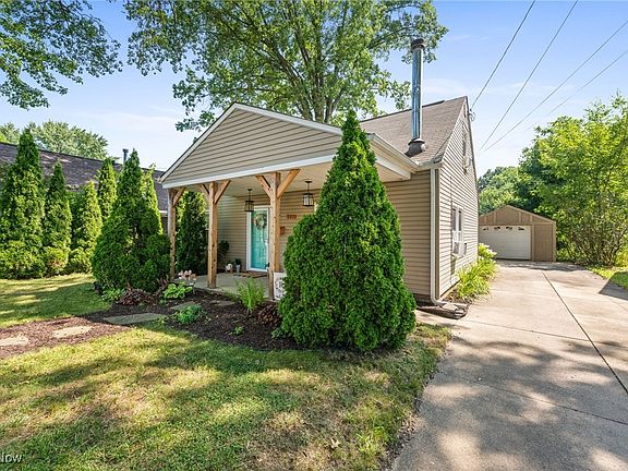 2nd image of 2873 Oakwood Dr