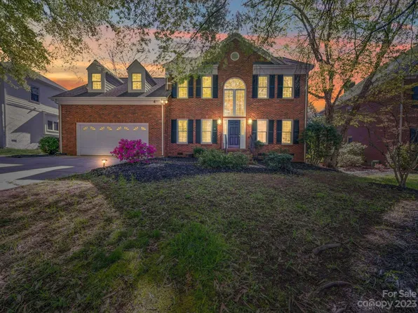 6725 Lyndonville Dr, Charlotte, NC 28277