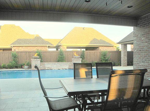 3rd image of 281 Riverwood Dr