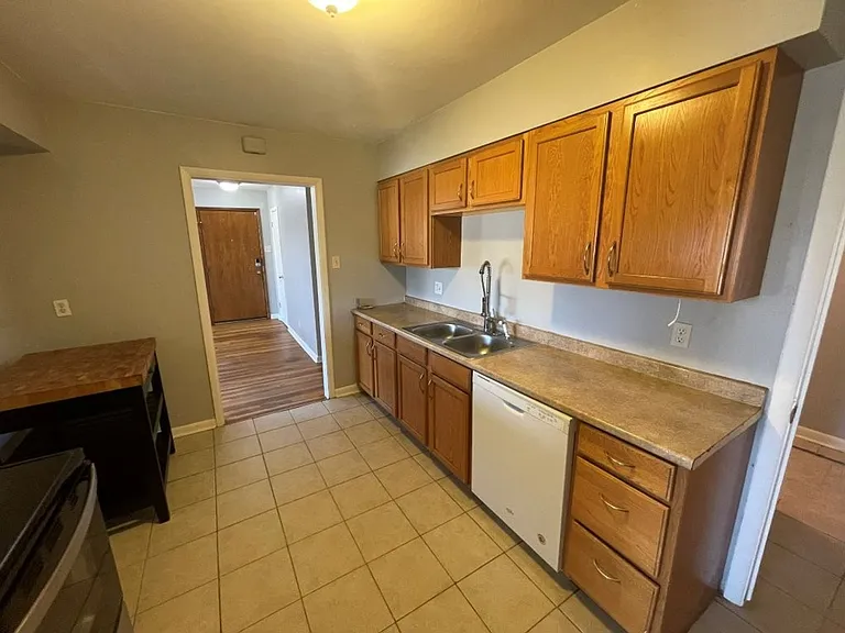 2220 Ironton St — Photo 2