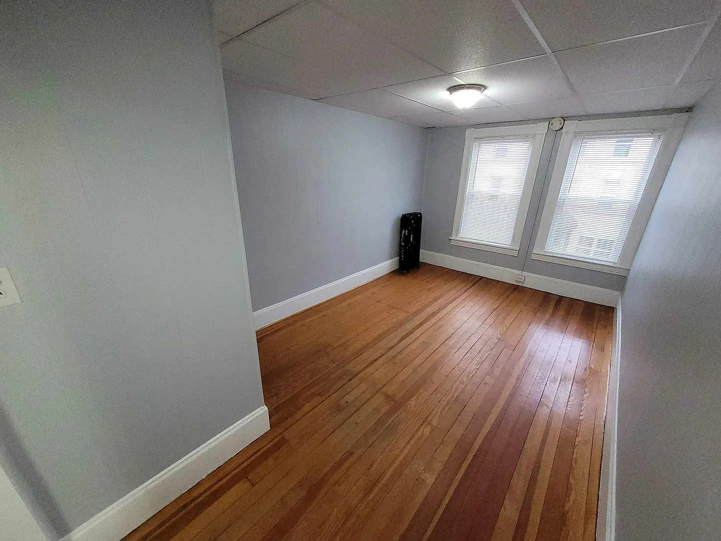 $1425 -Second floor - Studio / 1 Bath Apartment in Downtown Manchester with All Utilities Included — Photo 4