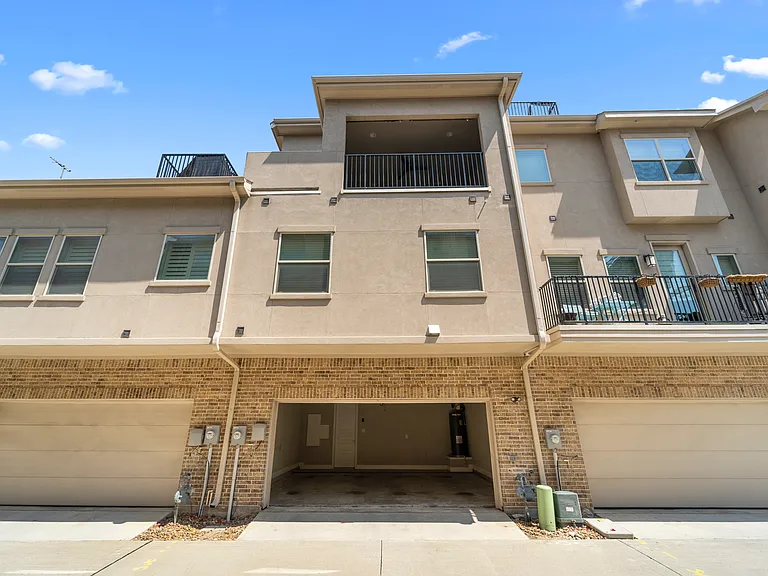 2952 Sheridan Dr — Photo 41