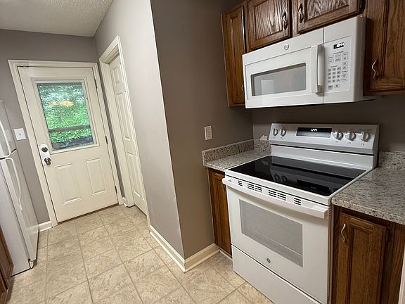 3rd image of 4069 Coopers Hill Dr SE #2
