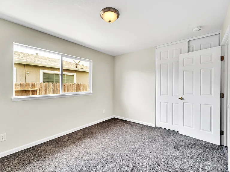 156 Sawyer St — Photo 17