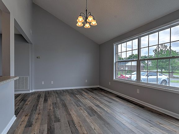 5th image of 21 Boone Hill Ct #0