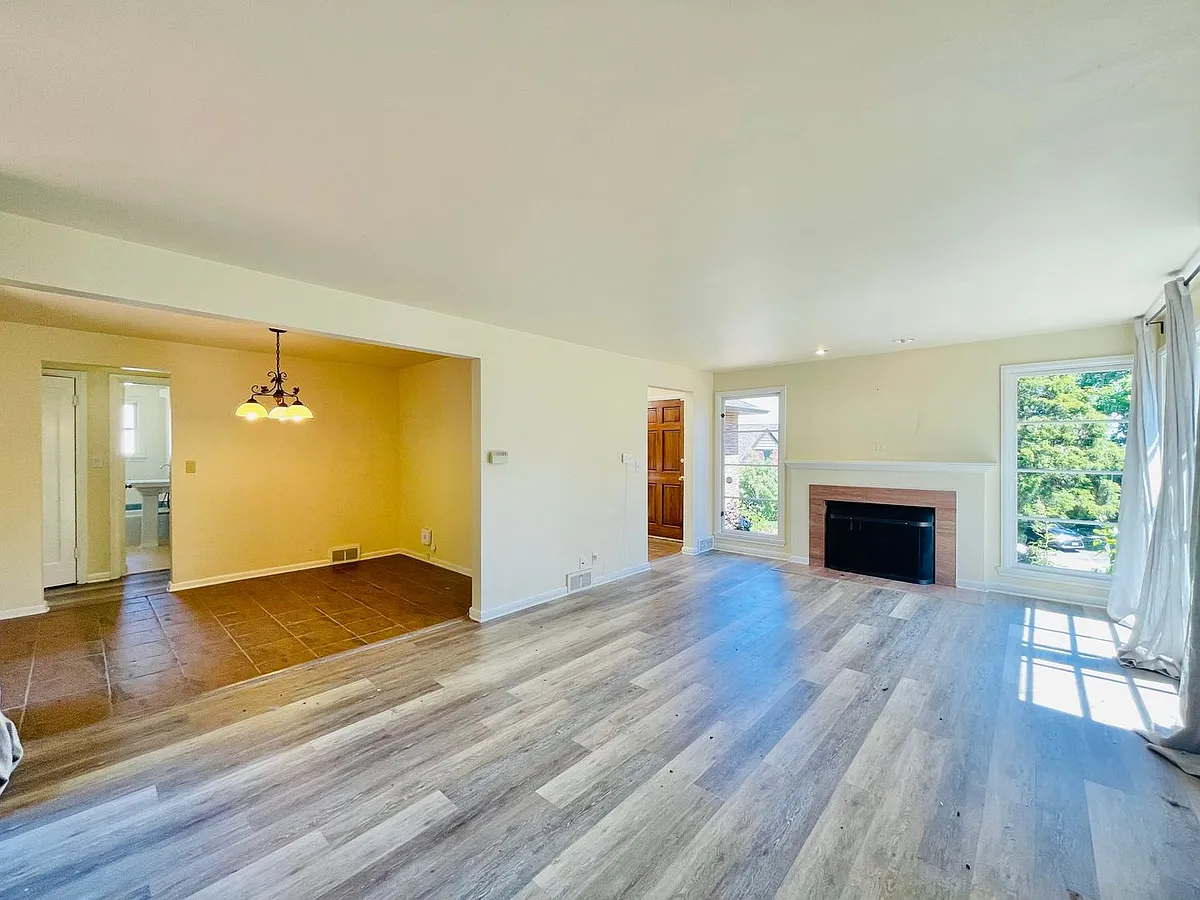 Building Photo - 3233 Conkling Pl W