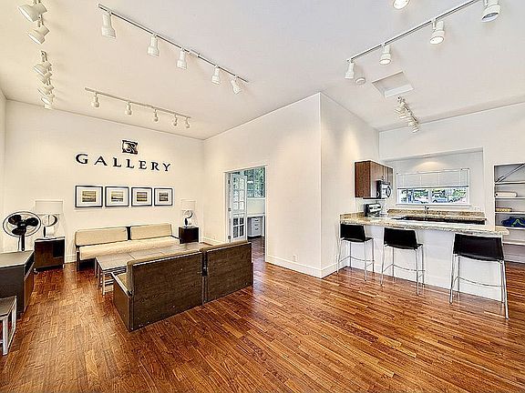 5th image of 210 9th St APT E204