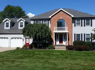 4 Ivy Dr, Shavertown, PA 18708