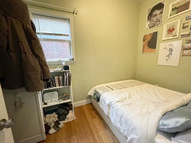 195 W Tihrd St #5 — Photo 5