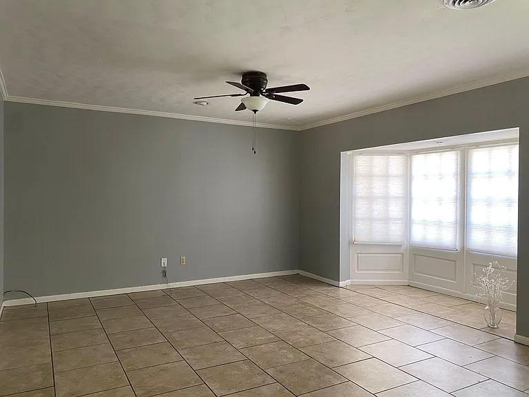 600 Bellaire Dr — Photo 4