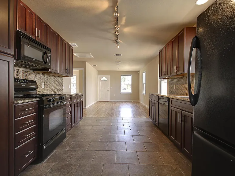 4509 Depew Ave — Photo 7