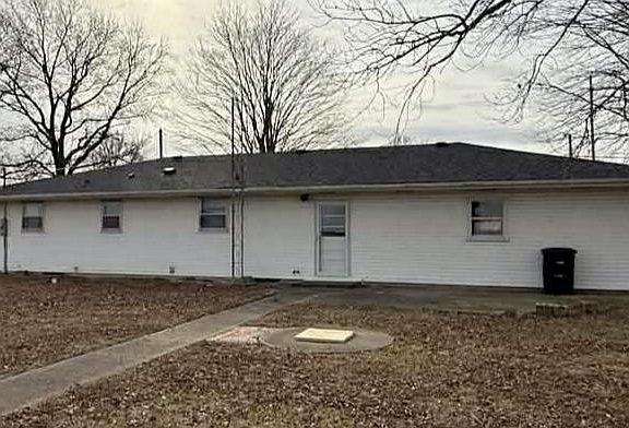 2nd image of 511 W 3rd St