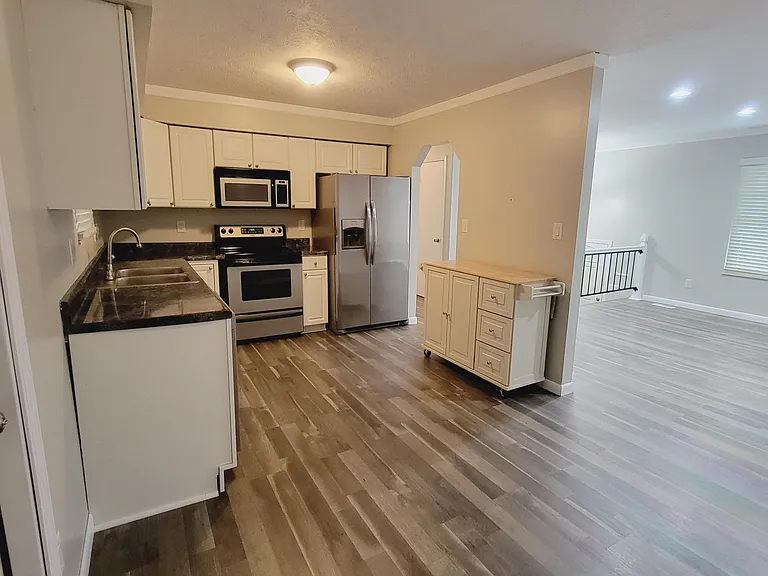 1316 E Woodshire Dr — Photo 8