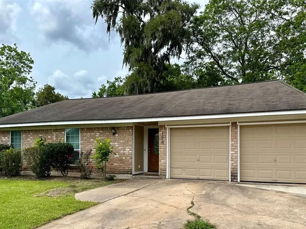 126 Cottonwood Street, Lake Jackson, TX 77566