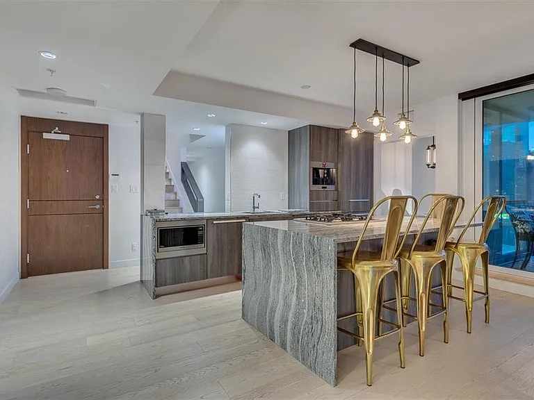 68 Smithe St #2015 — Photo 15