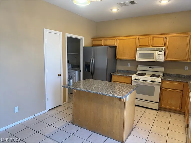 10066 Cambridge Blue Ave — Photo 5