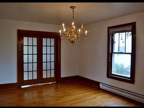 3rd image of 1100 College Ave