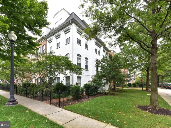 819 G St SW, Washington, DC 20024