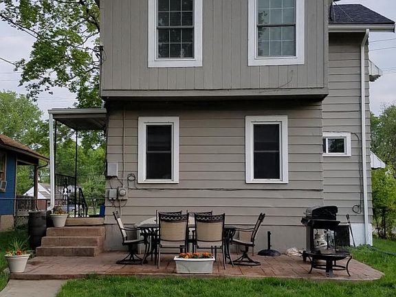 3rd image of 1039 W Dorothy Ln