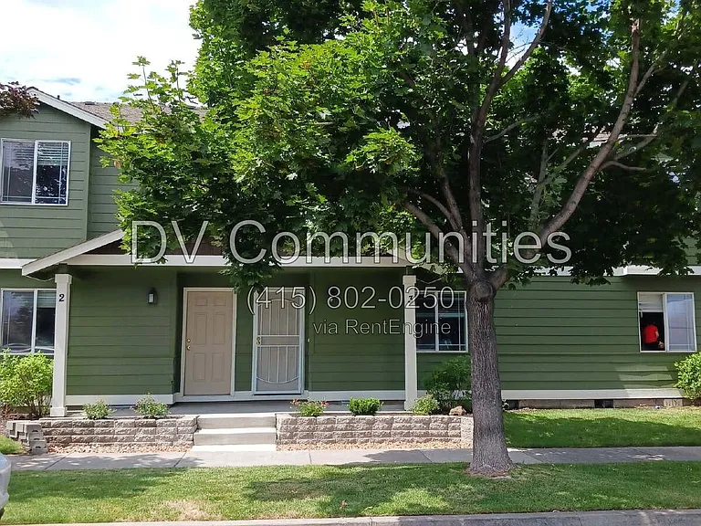 2521 NW Cedar Ave #3 — Photo 2