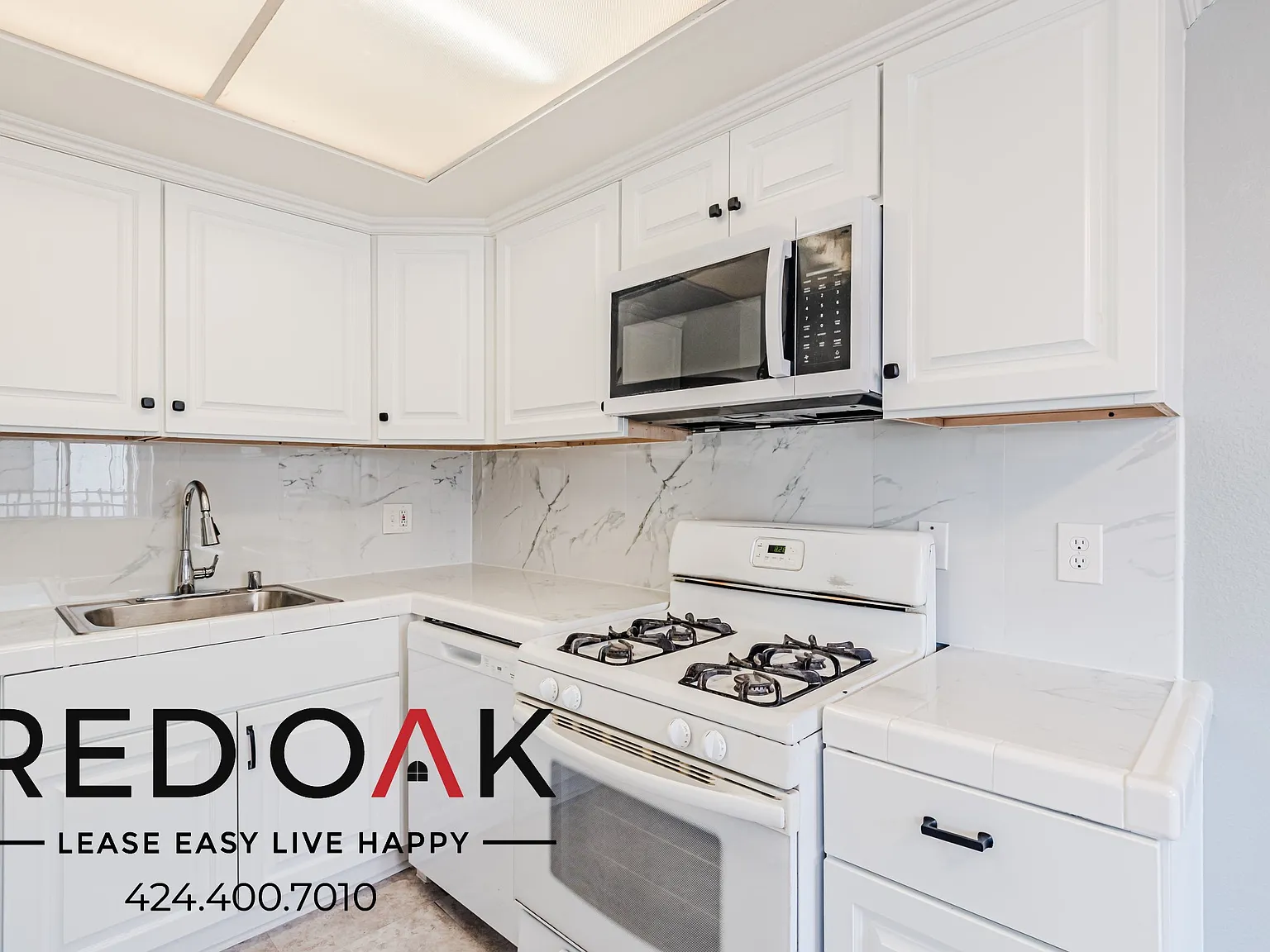 Luminous 2-Bed with Dishwasher, Walk-In Closet and On-Site Laundry in the Heart of Hawthorne! — Photo 2