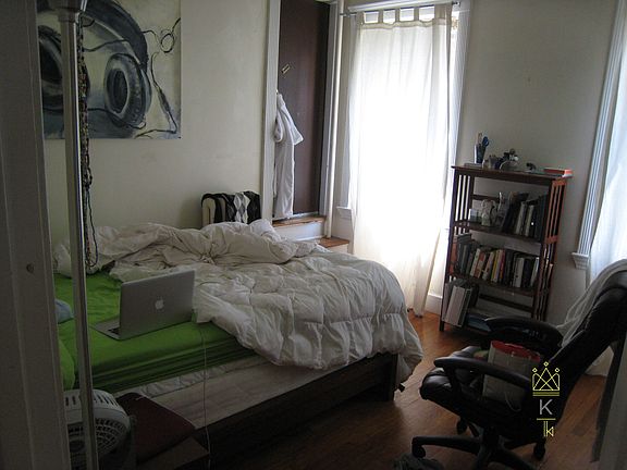 4th image of 322 Saint Paul St APT 4