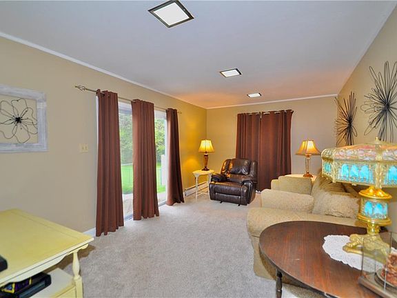 5th image of 1281 Meadowlark Dr